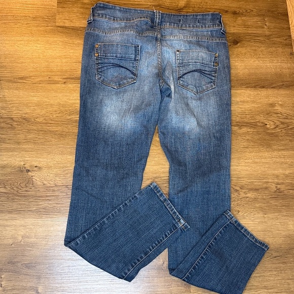 Decree Skinny Juniors 11 Low Waist Whisker Faded Stretch Denim Jeans - Picture 2 of 9